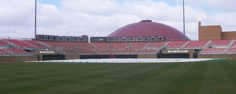 Стадион «Dan Law Field at Rip Griffin Park»