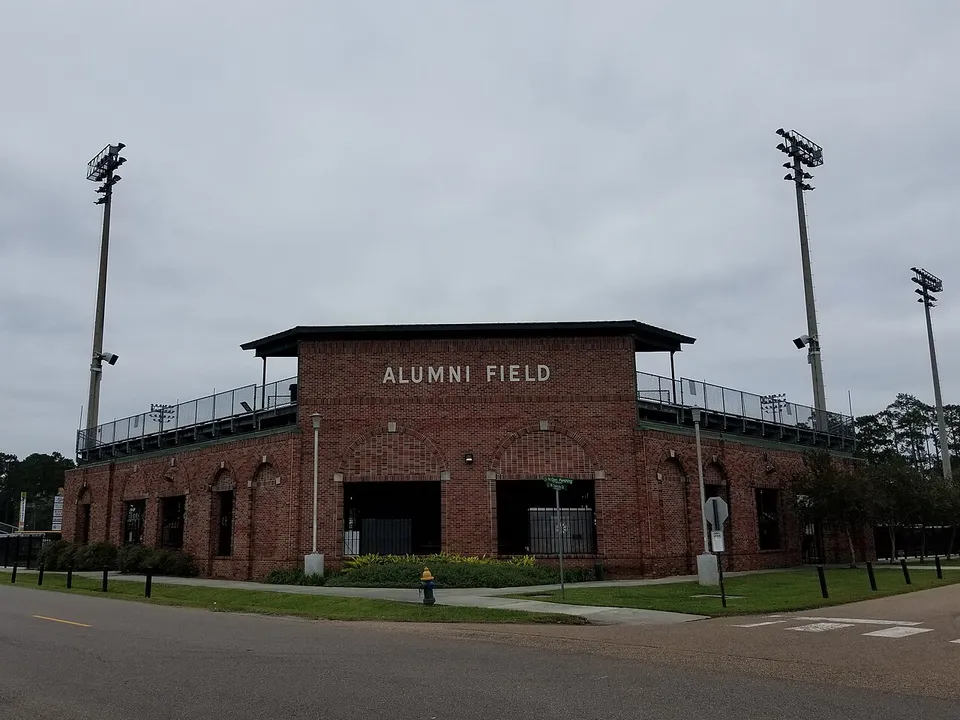 Стадион «Pat Kenelly Diamond at Alumni Field»