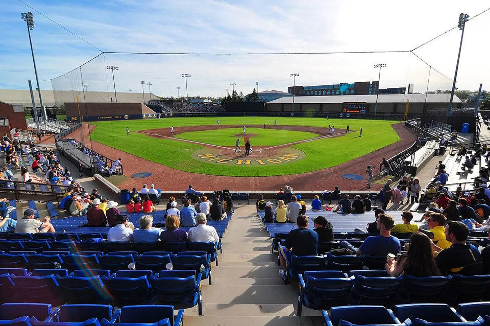 Стадион «Ray Fisher Stadium»