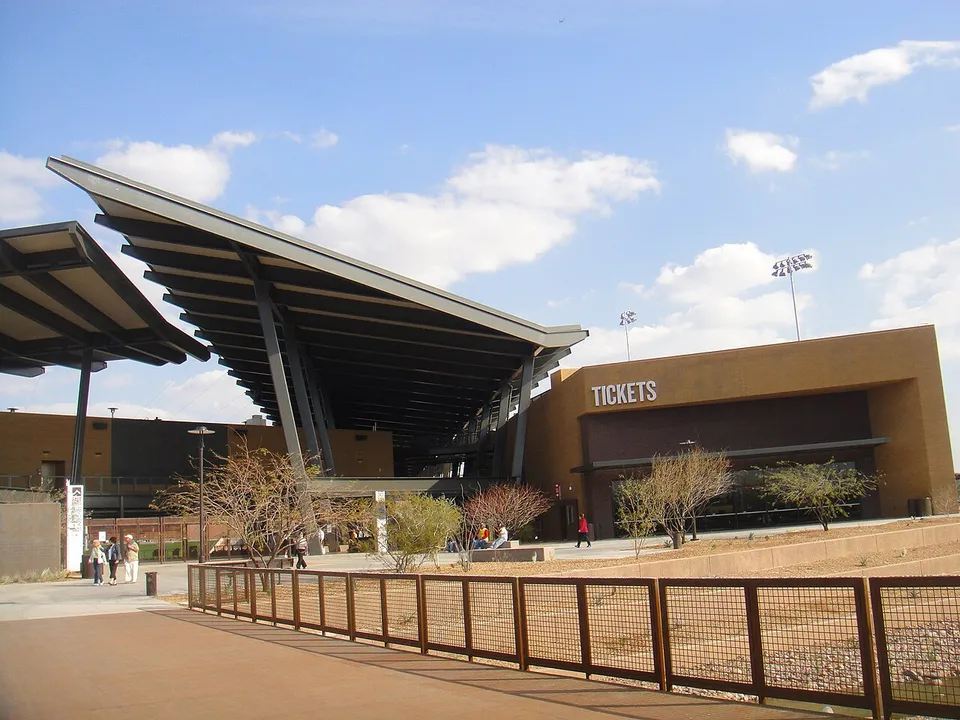 Стадион «Salt River Fields at Talking Stick»