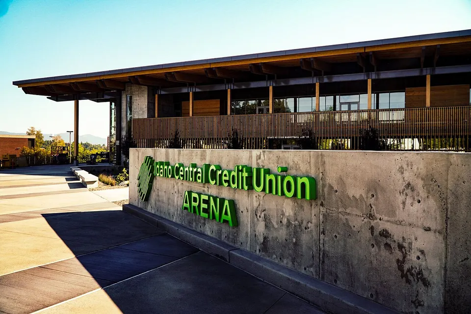 Арена «ICCU Arena»