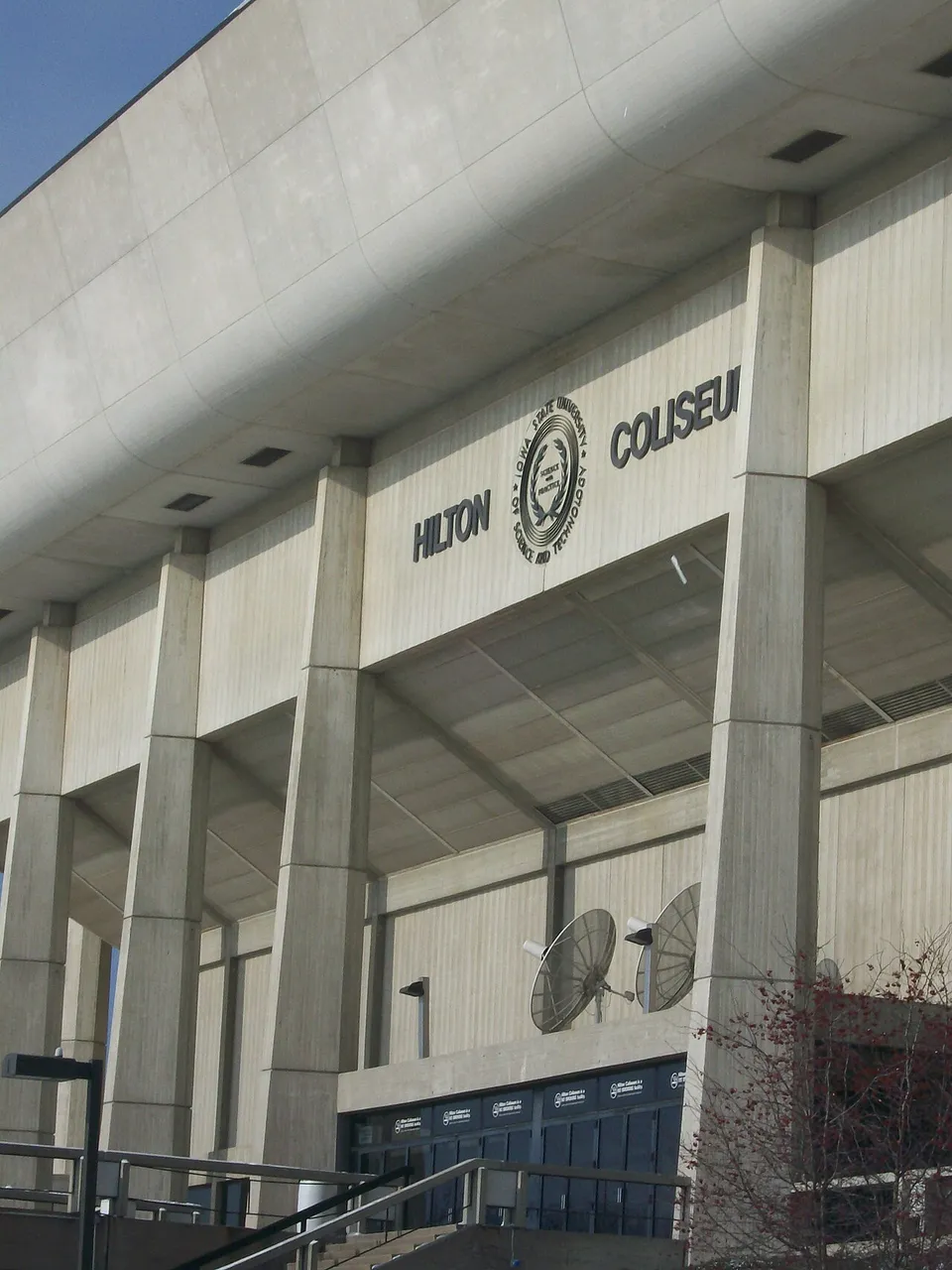 Арена «James H. Hilton Coliseum»