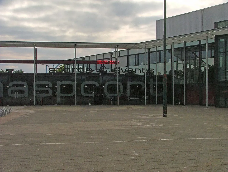 Арена «Maaspoort Sports & Events»