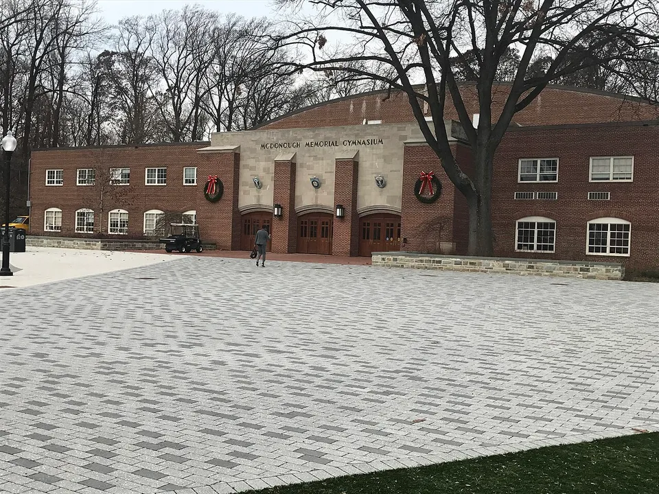 Арена «McDonough Gymnasium»