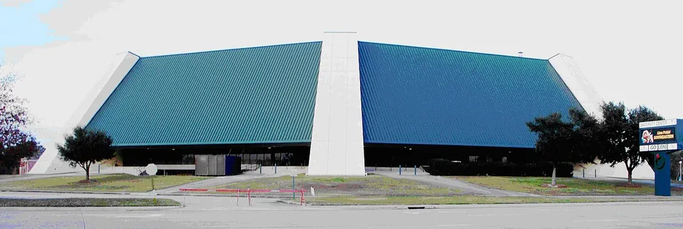 Арена «University Center (LA)»