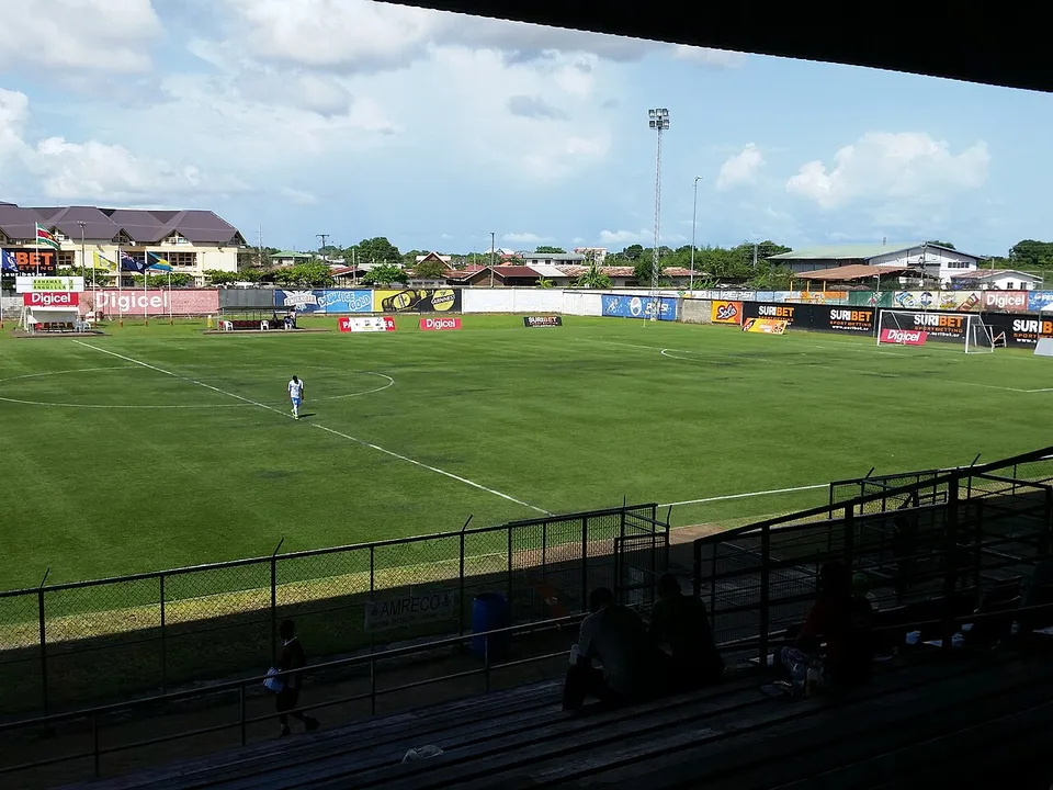Стадион «Dr. Ir. Franklin Essed Stadion»