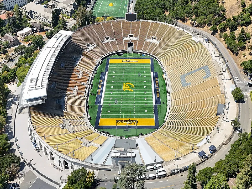 Стадион «Edwards Stadium»