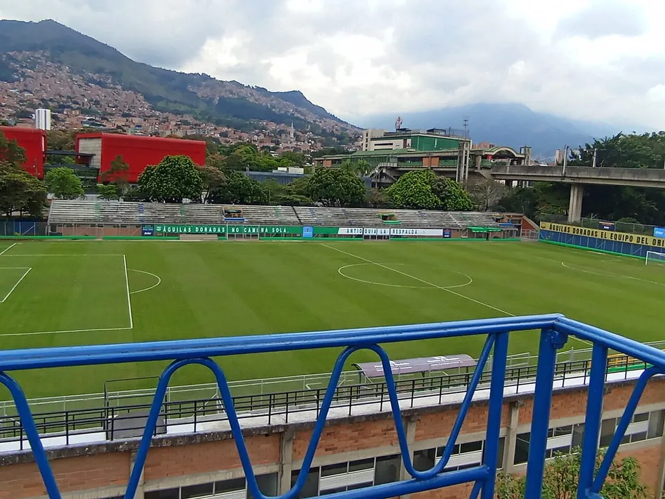 Стадион «Estadio Cincuentenario»
