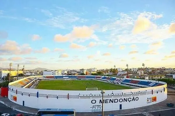 Стадион «Estadio Etelvino Mendonca»