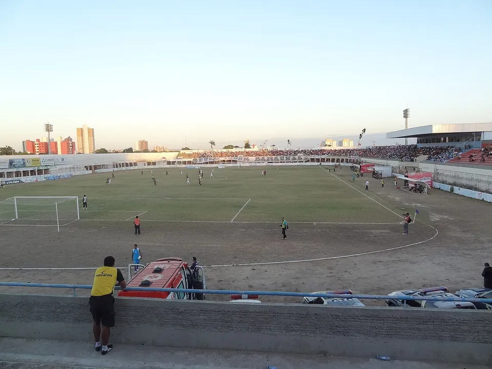 Стадион «Estadio Leonardo Nogueira»