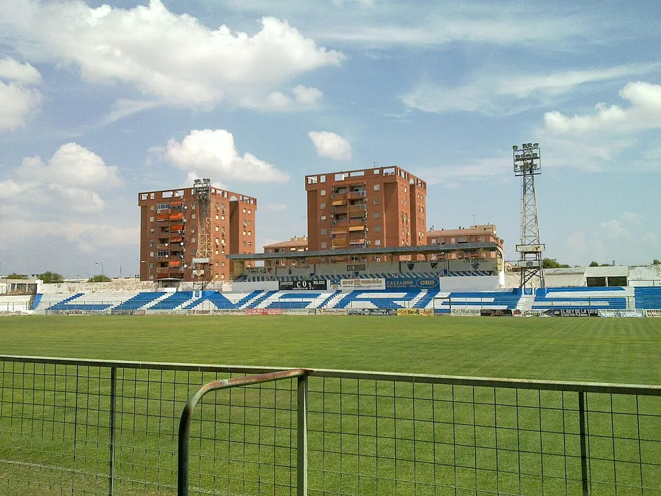 Стадион «Estadio Municipal de Linarejos»