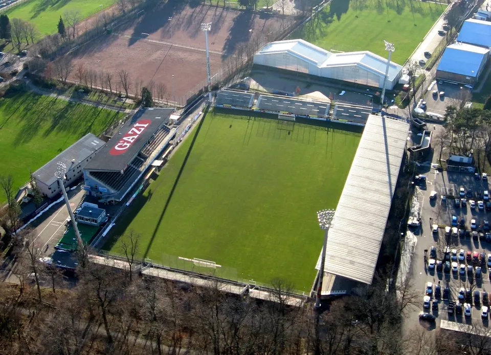 Стадион «Gazi-Stadion a. d. Waldau»