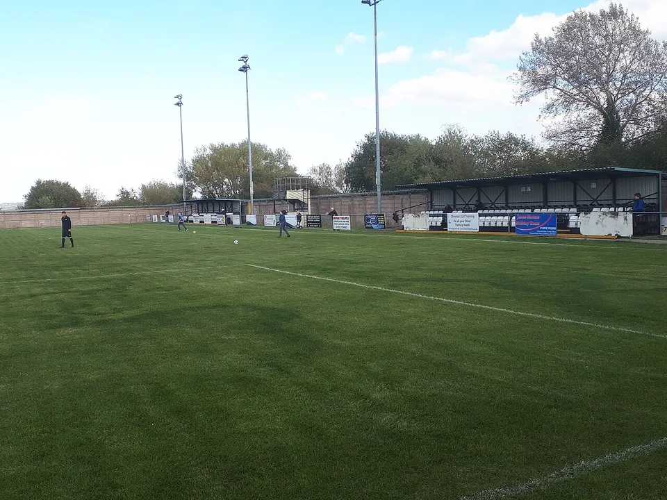 Стадион «Ground Cae-y-Castell»