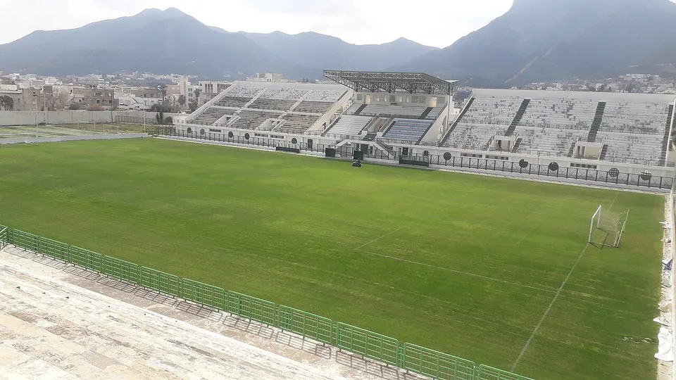Стадион «Stade Bou Kornine»