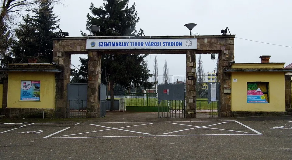 Стадион «Szentmarjay Tibor Városi Stadion»