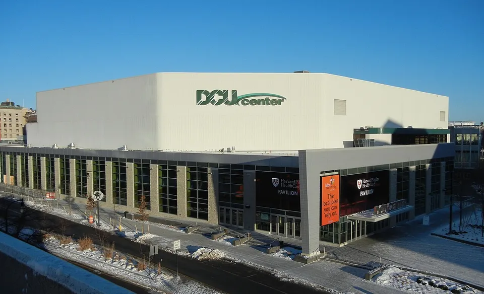 Ледовая арена «DCU Center»