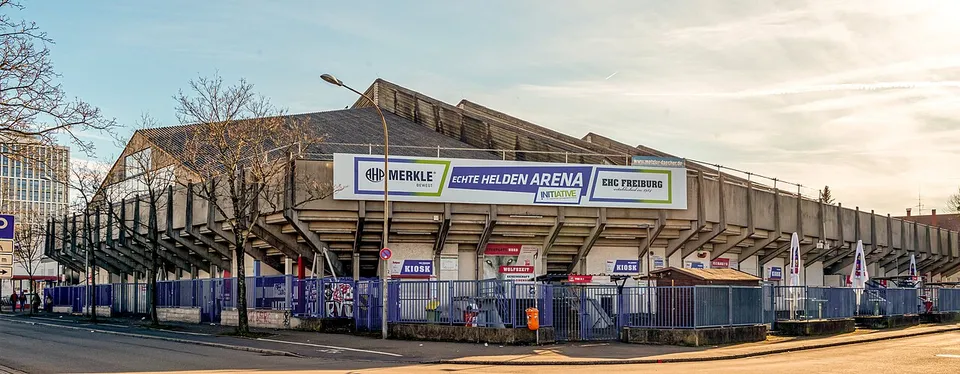Ледовая арена «Franz Siegel Stadion»
