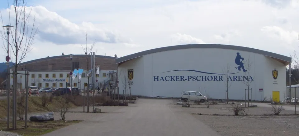Ледовая арена «Hacker-Pschorr Arena»