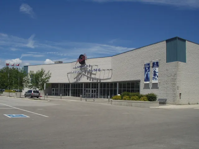 Ледовая арена «Harry Lumley Bayshore Community Centre»