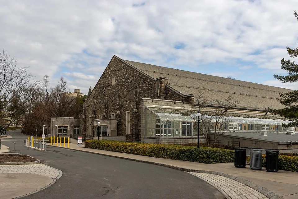 Ледовая арена «Hobey Baker Memorial Rink»