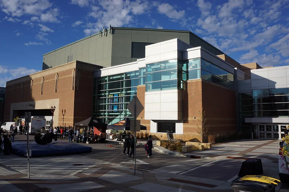 Ледовая арена «Mayo Clinic Health System Event Center»